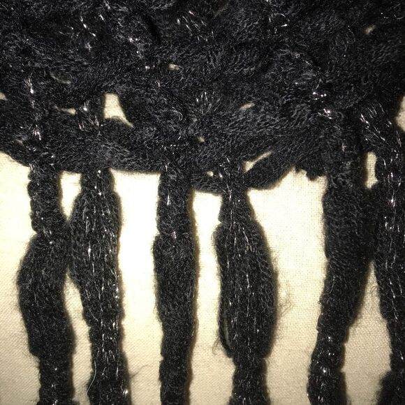 Chunky Knit Scarf w/ Fringe - Picture 2 of 4